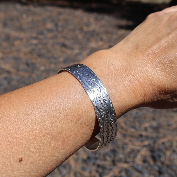 Navajo Handcrafted Bracelets: Native American Sterling Silver Jewelry size 7 *** - Picture 8 of 9